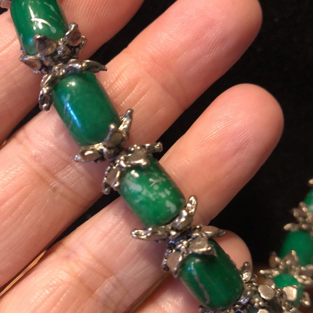 Heavy silver and green glass beads. - Picture 2 of 4